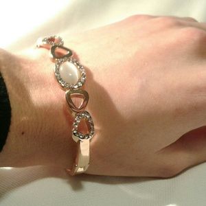 Classy fashion gold bracelet